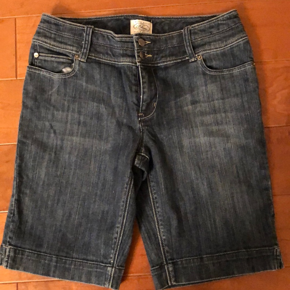 Women’s White House Black Market denim
Shorts